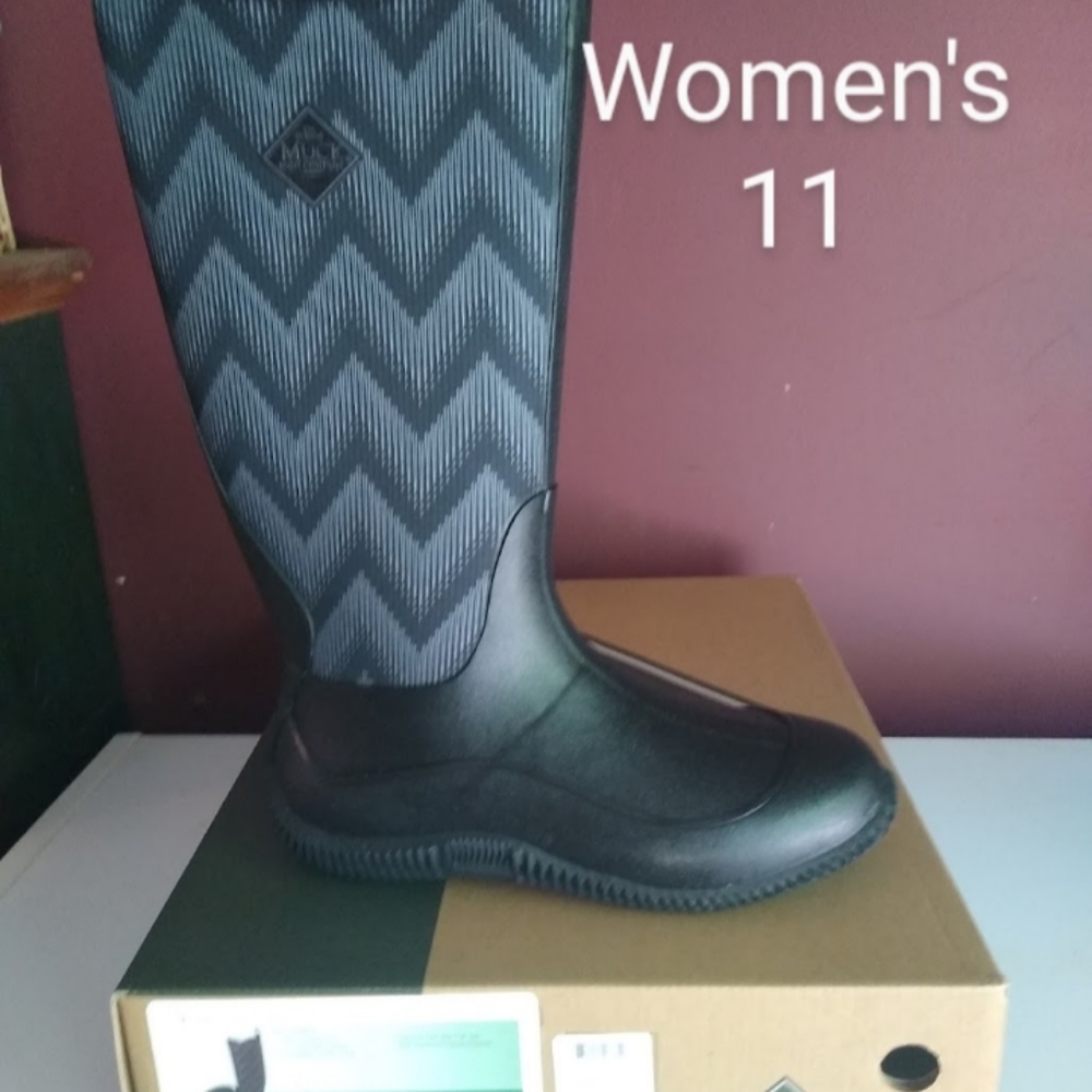 New in box the muck company women's sz 11 hale